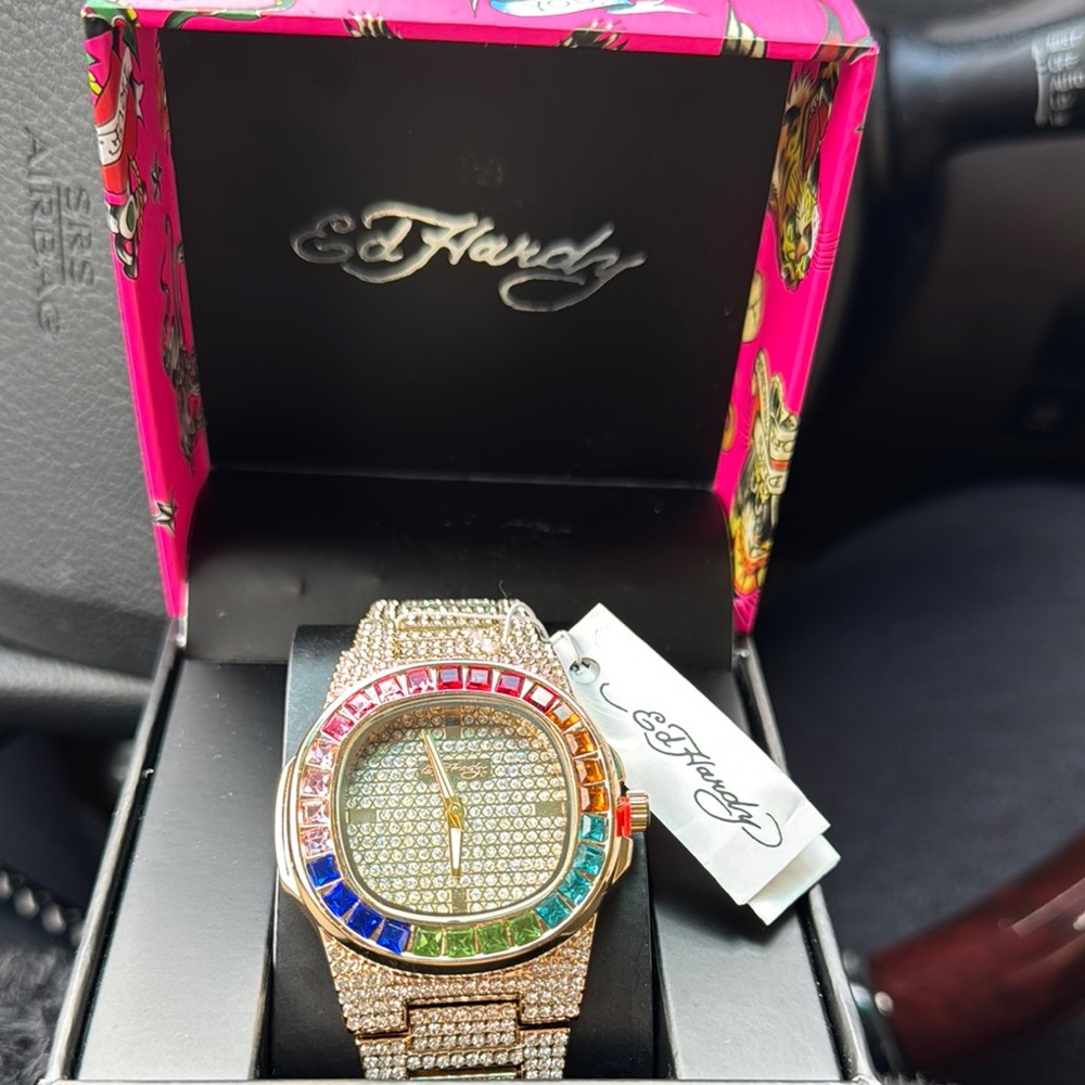 💕💕Ed Hardy ❤️❣️♥️Red and Orange Watch with Bold Design and Sparkling Bezel